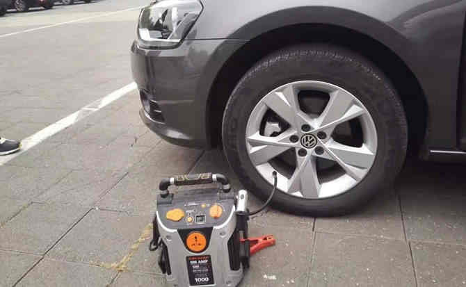 凤冈汽车搭电案例